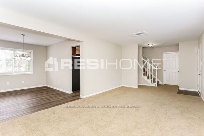 Building Photo - 1585 Plover Road