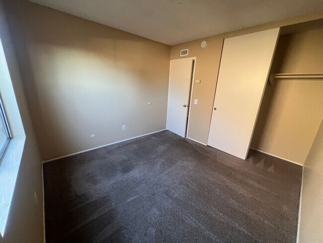 Building Photo - Spacious 4BR/2BA Mira Mesa Home For Rent!