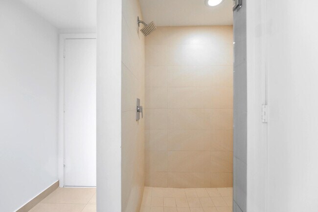 Building Photo - 4111 S Ocean Dr