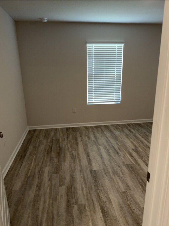 Building Photo - Charming 2-Bed Home in Cantonment - Cozy Retreat!