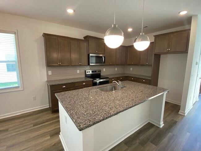 Building Photo - Brand new 3 bedroom 2.5 bath home in Leland