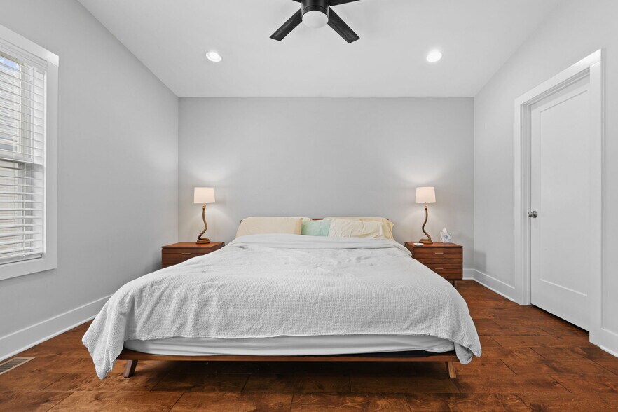 Building Photo - 2464 Broadway St