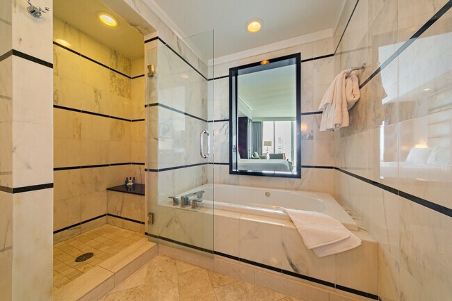 Building Photo - 4391 Collins Ave