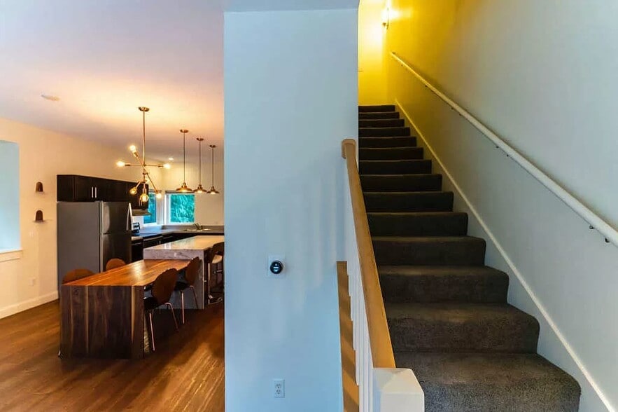 Building Photo - 11 Academy St