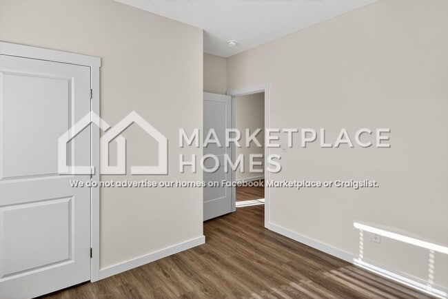 Building Photo - 4321 Scenic Mdw Dr NE