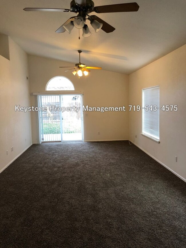 Building Photo - South side Domega Home 3 Bedroom/2 Bath/2 Car Garage $1850/$1850