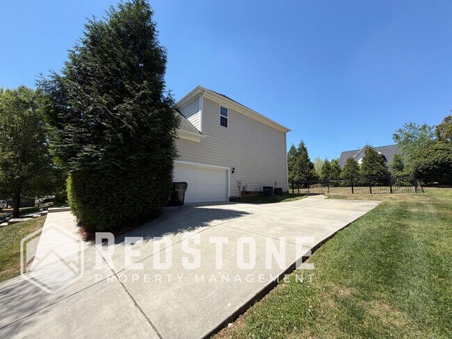 Building Photo - 1823 Buxton Way