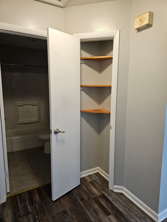 Building Photo - 115 Blakemore Cir