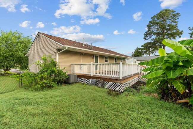 Building Photo - Now Available for Rent in Hampton!
