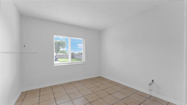 Building Photo - 4208 SW 136th Pl