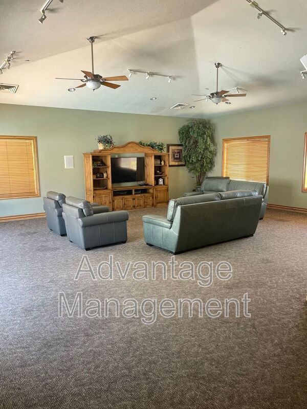 Building Photo - 1077 Canyon Meadow Dr