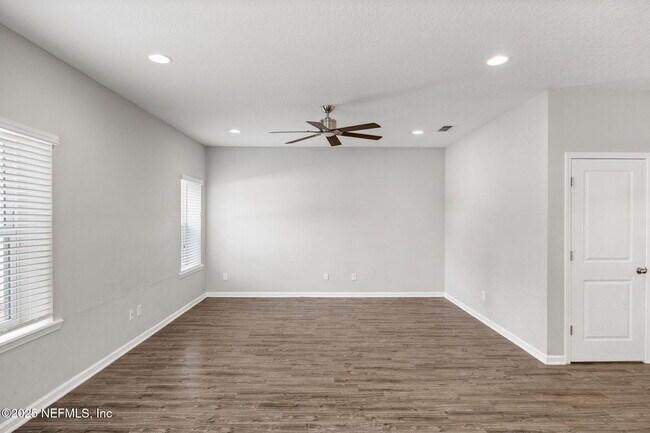 Building Photo - 92 Fernbrook Dr