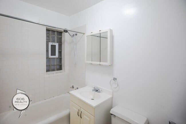 Building Photo - Bright and Sunny Cicero apartments! SPECIAL OFFER!