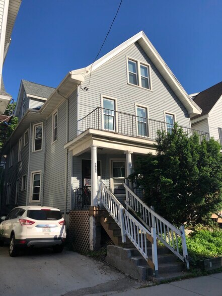 Building Photo - 403 E Johnson St