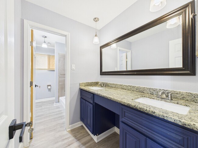 Building Photo - 10915 Sagedowne Ln