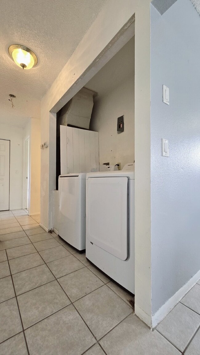 Building Photo - 17364 Sabrina Cir
