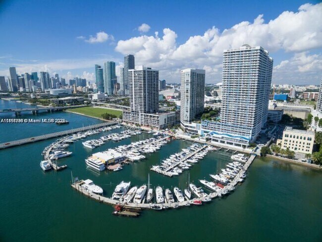 Building Photo - 1717 N Bayshore Dr