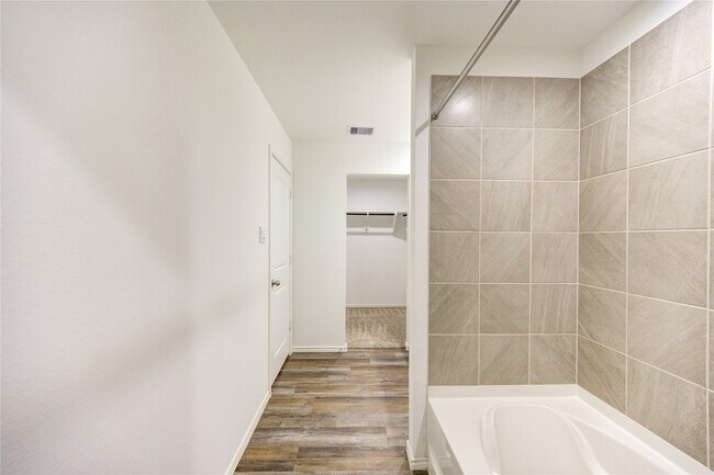Building Photo - 5406 Castlebury Meadows Dr
