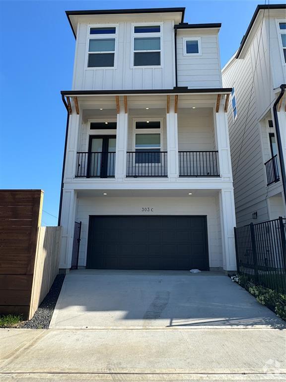 Building Photo - 303 Marcella St