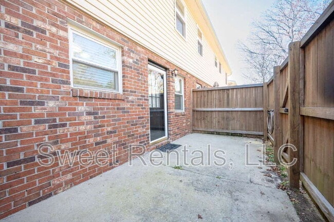 Building Photo - 415 Parkdale Dr