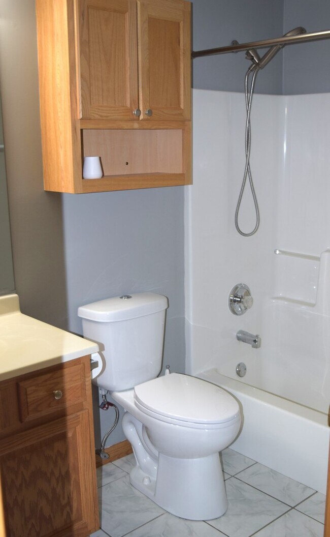 Building Photo - 800 Madison St