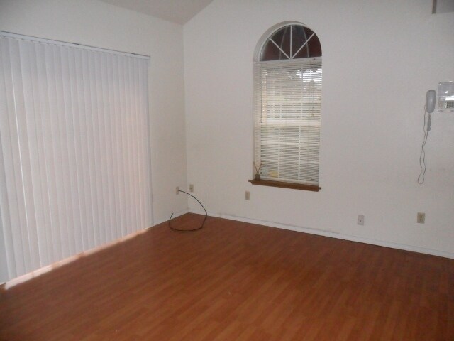Building Photo - Very Cute 1 Bedroom, 1 Bath