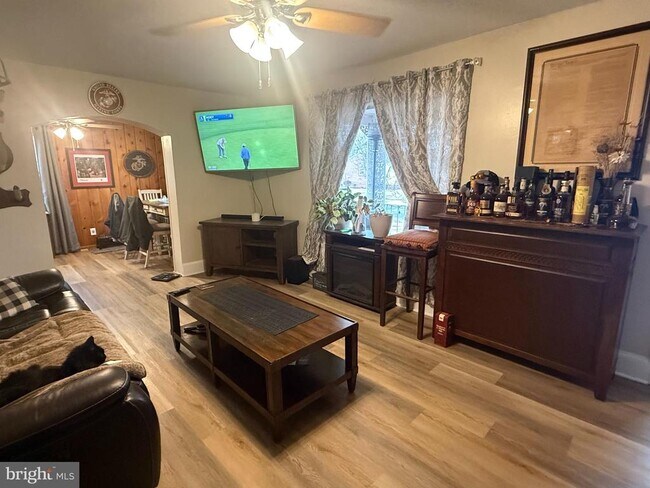 Building Photo - 312 Woodford St