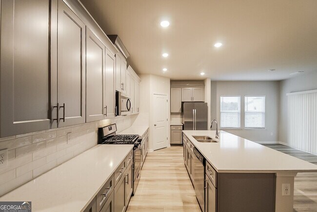 Building Photo - 5842 Un Grv Dr
