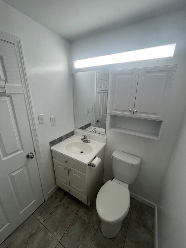Building Photo - 381 Reservoir Ave