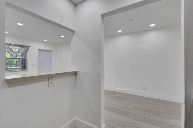 Building Photo - 110 Dorchester E