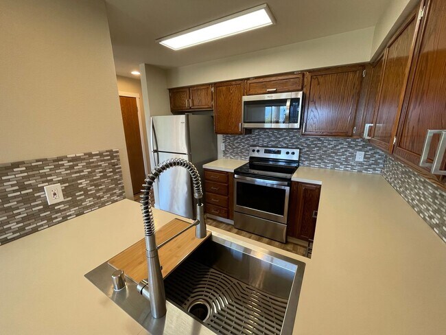 Building Photo - 4210 Blue Heron Ct