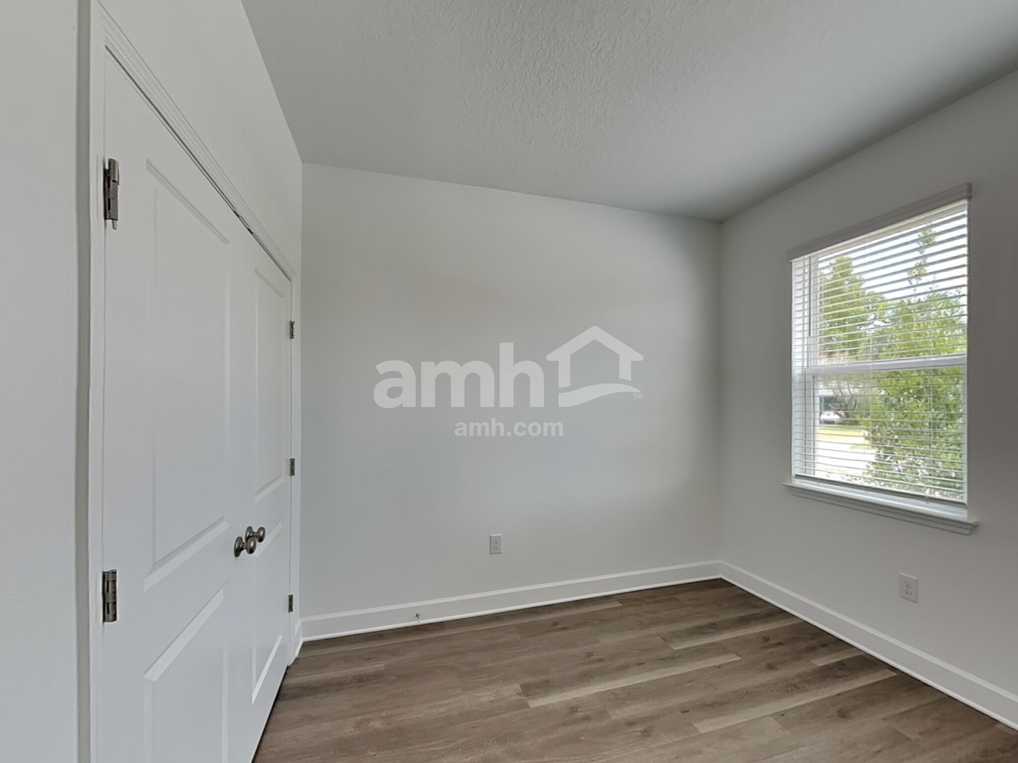 Building Photo - 3007 19th Ave W