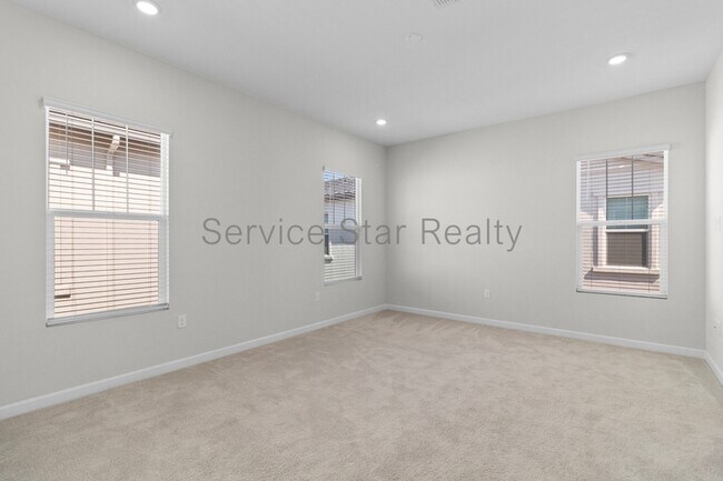 Building Photo - 5062 E Hartford Ave