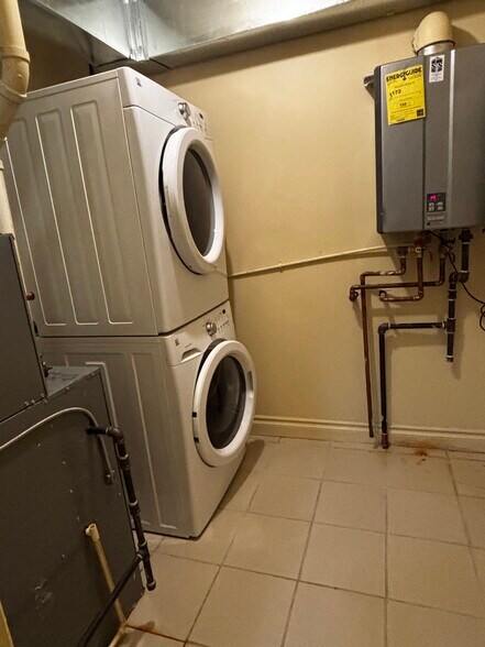 Building Photo - 27 N Main St