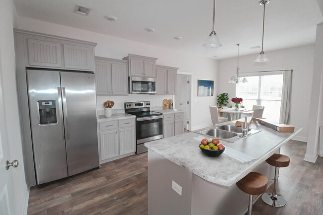 Building Photo - 307 Four Seasons Dr