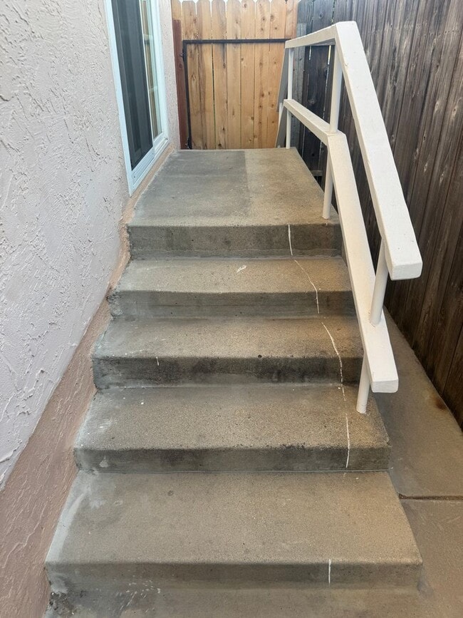 Building Photo - 5 Bedroom, 3.5 Bath, Beautiful 1,856 SQ FT...