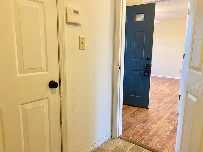 Building Photo - COMING SOON! Wonderful 3 Bedroom 2 Bathroo...