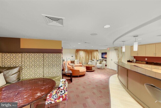 Building Photo - 915 E St NW