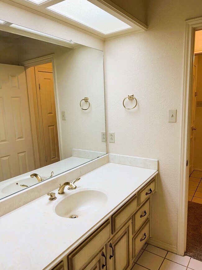 Building Photo - Elegant Whisperwood Home