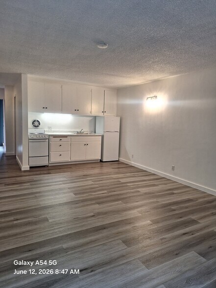 Building Photo - 609 De La Vina St
