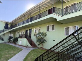 Building Photo - 4182 Somerset Dr
