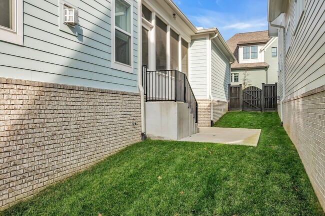 Building Photo - 5045 Kathryn Ave