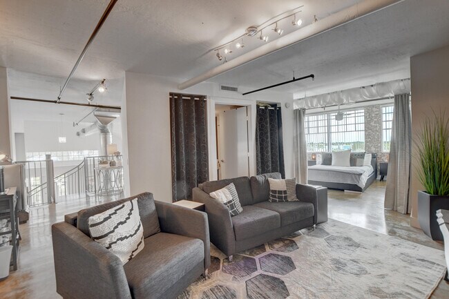 Building Photo - 185 NE 4th Ave