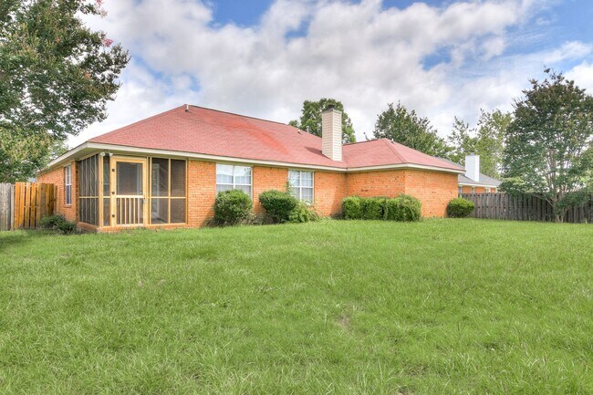 Building Photo - 4 Bedroom Ranch