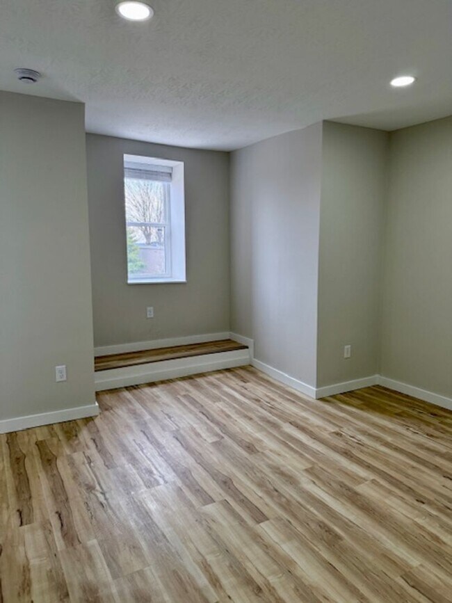 Building Photo - 939 Chateau Ave