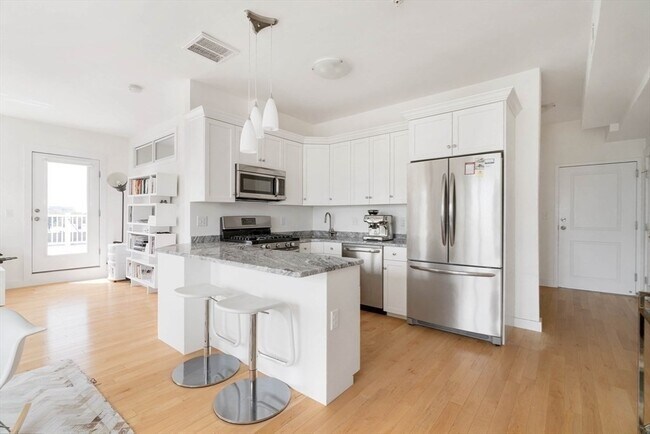 Building Photo - 70 Prospect St