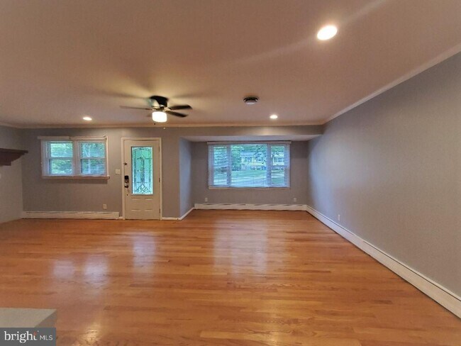 Building Photo - 4802 S Haven Dr