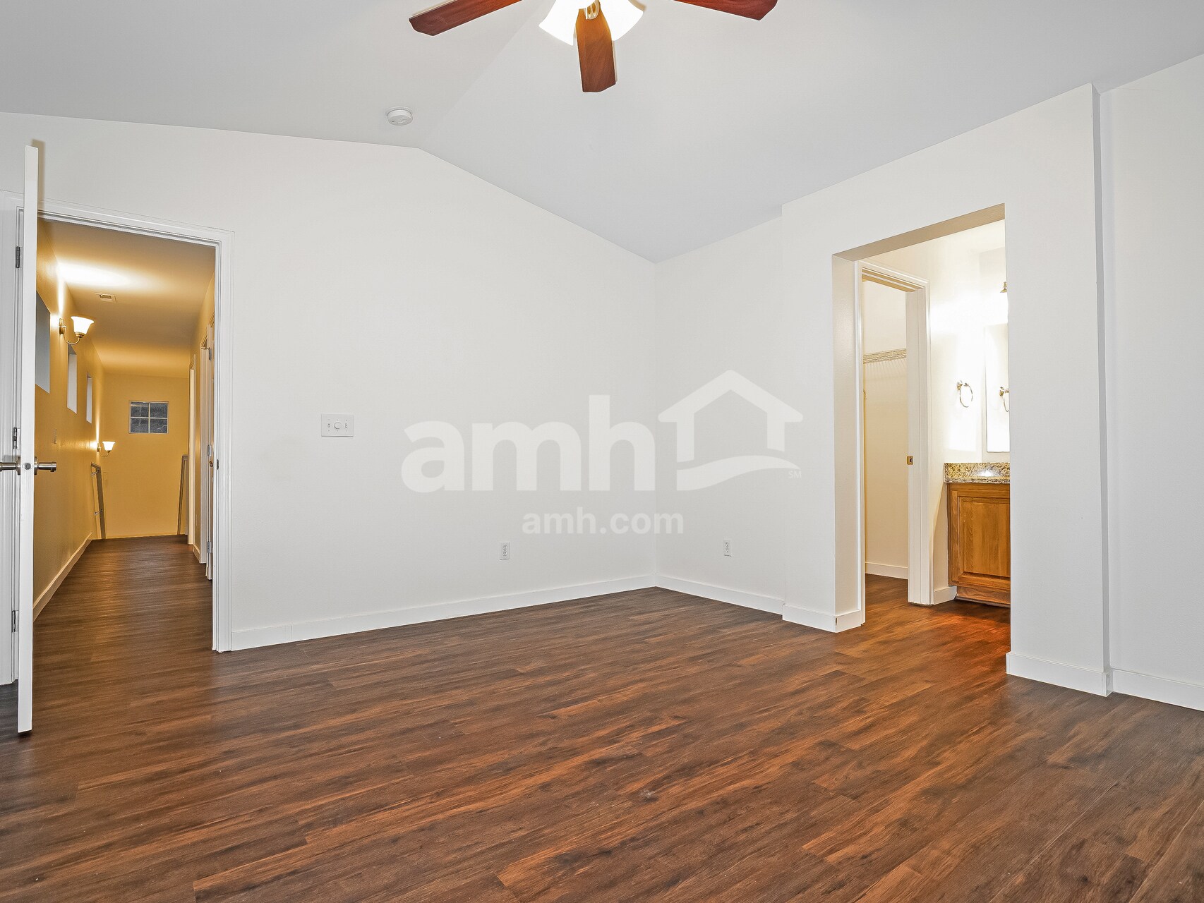 Building Photo - 4300 Edgewater Blvd NE