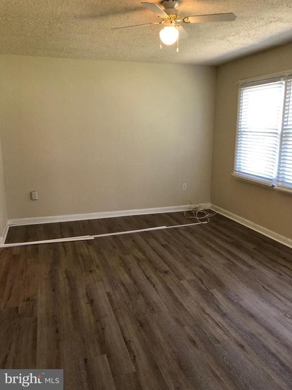 Building Photo - 104 Lark Ln