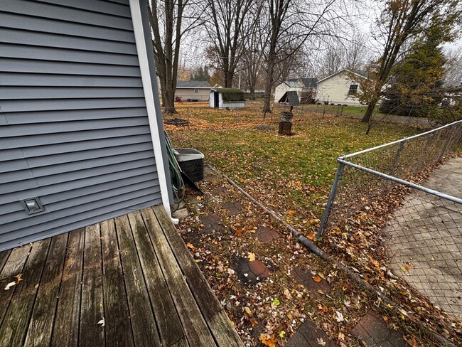 Building Photo - 935 Sheridan St